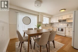 296 Toll Gate Blvd in Waterloo, ON - Building Photo - Building Photo