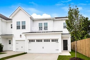 1032 Wildflower Dr in Wilmington, NC - Building Photo