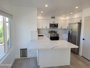 5268 W Pontiac Dr in Glendale, AZ - Building Photo - Building Photo