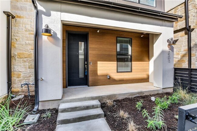 3905 Vantage Dr in Austin, TX - Building Photo - Building Photo