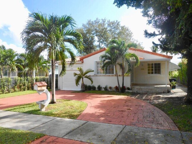 625 South Dr in Miami Springs, FL - Building Photo - Building Photo