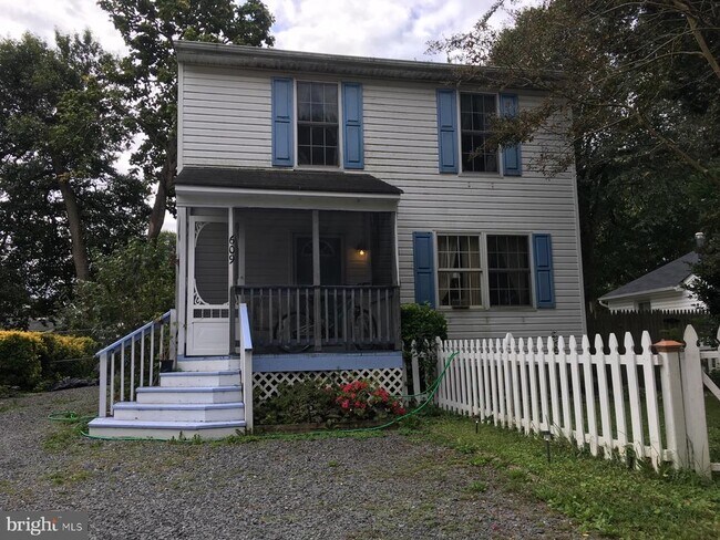 609 Mann Rd in Deale, MD - Building Photo - Building Photo