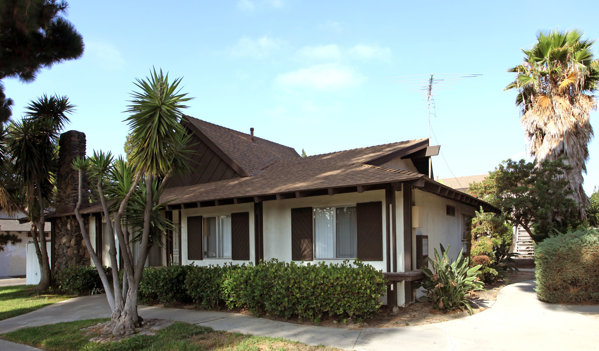 2077 Nautical St in Anaheim, CA - Building Photo