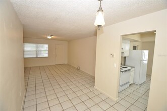 1311 Honeytree Ln E in Lakeland, FL - Foto de edificio - Building Photo