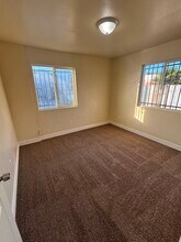 632 E 113th St in Los Angeles, CA - Building Photo - Building Photo