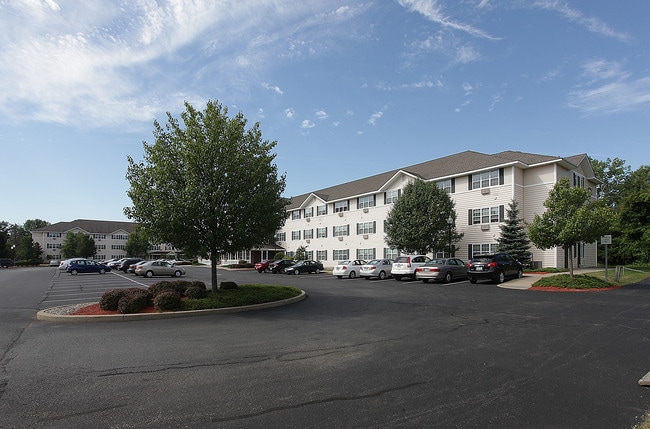 Columbia Crest Senior Apartments in Cohoes, NY - Foto de edificio - Building Photo