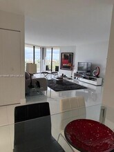 2000 Towerside Terrace in Miami, FL - Foto de edificio - Building Photo