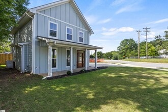 401 Old Augusta Rd in Greenville, SC - Building Photo - Building Photo