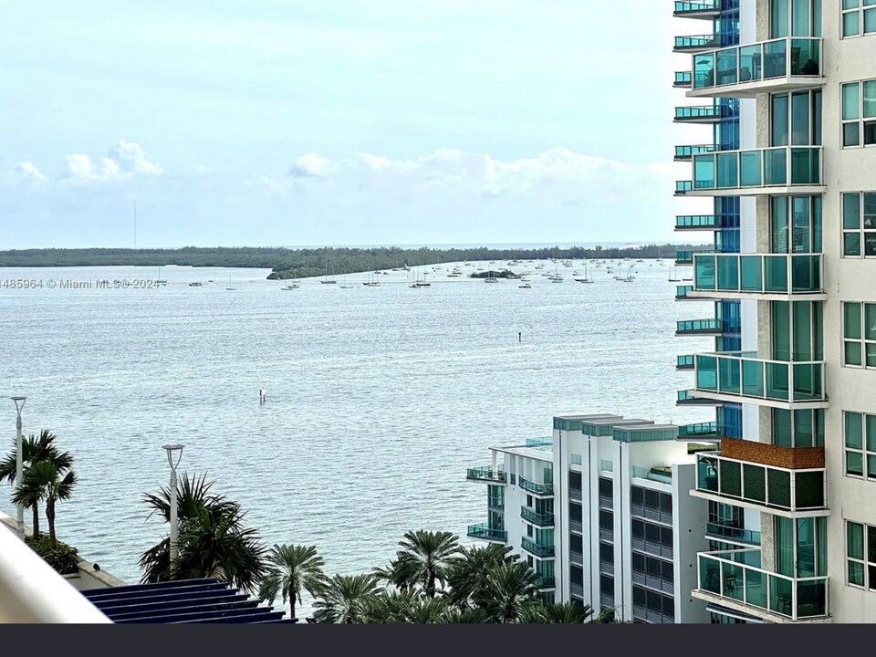 1200 Brickell Bay Dr, Unit 1617 in Miami, FL - Building Photo