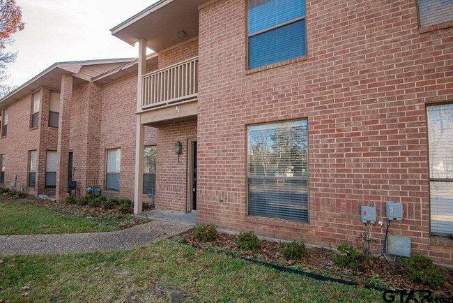 5907 Hollytree Dr in Tyler, TX - Building Photo - Building Photo
