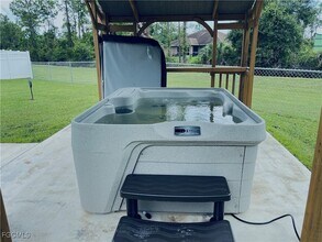 940 Belmont St E in Lehigh Acres, FL - Foto de edificio - Building Photo