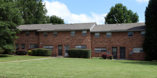 Colts Run Apartments in Greensboro, NC - Foto de edificio - Building Photo