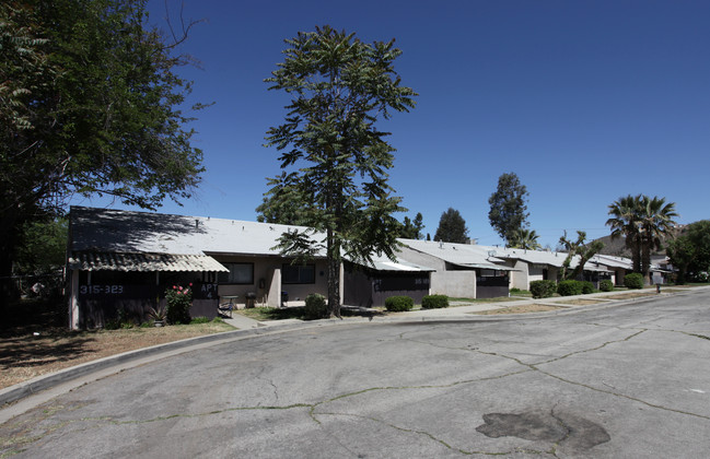 Rancho Laguna Apartments in Lake Elsinore, CA - Building Photo - Building Photo