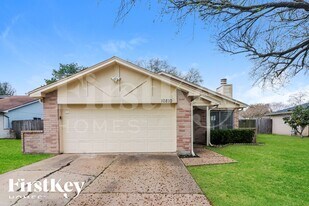 10810 Lakewood Oaks Dr in Sugar Land, TX - Building Photo