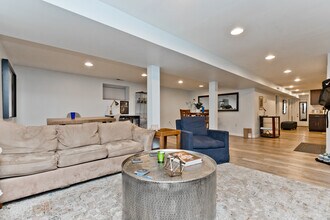 900 W Newport Ave in Chicago, IL - Building Photo - Building Photo