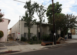 8809 Etiwanda Ave in Northridge, CA - Building Photo - Building Photo