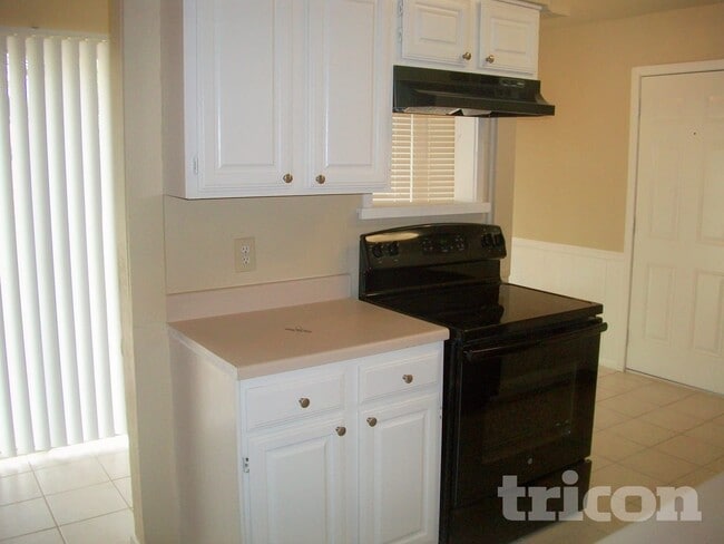 1703 Sagebrush Trail, Unit 318 in Euless, TX - Foto de edificio - Building Photo
