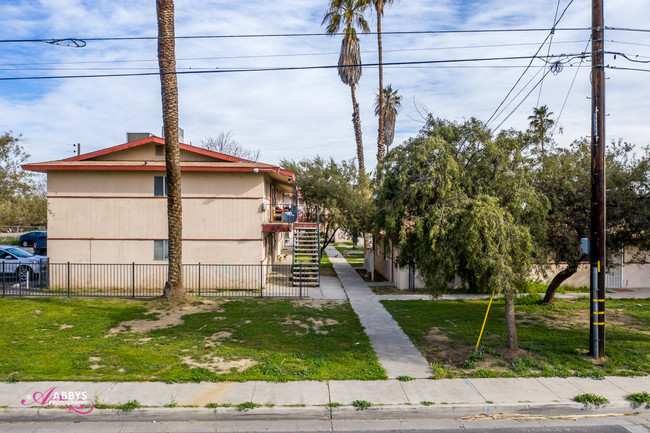 900 Terrace Way in Bakersfield, CA - Building Photo - Building Photo