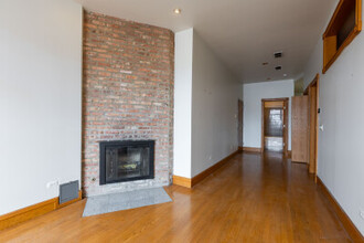 1160 W Grand Ave in Chicago, IL - Building Photo - Building Photo