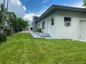 1236 NE 109th St-Unit -3 in Miami, FL - Building Photo - Building Photo