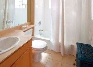 2368 N Elston Ct, Unit 3F in Chicago, IL - Foto de edificio - Building Photo