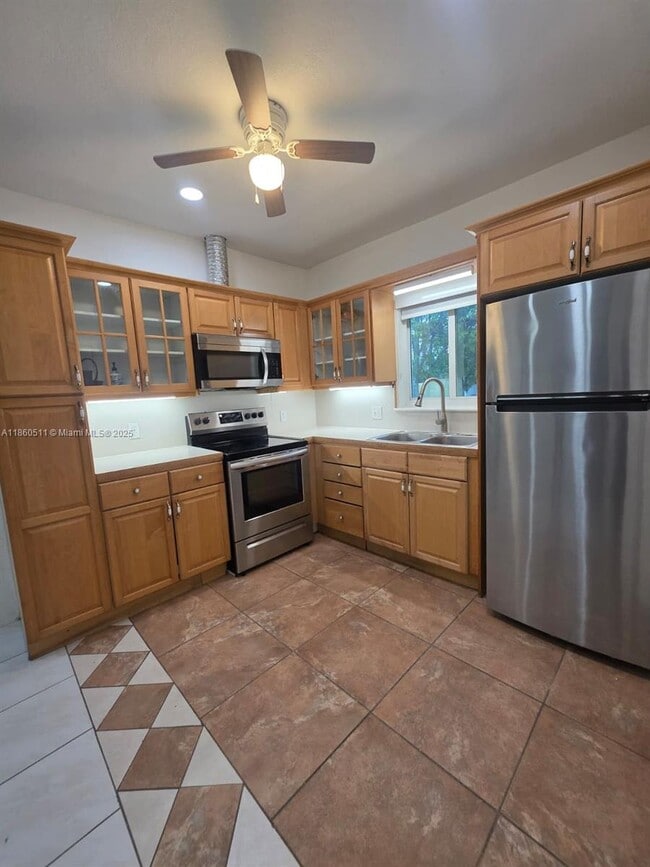 24555 SW 167th Ave in Homestead, FL - Building Photo - Building Photo