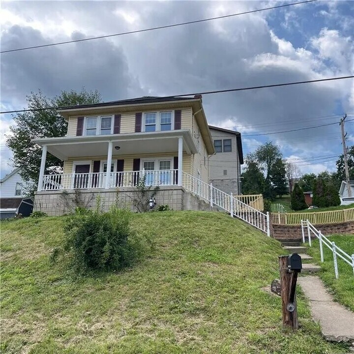 500 Highland Ave in Charleroi, PA - Building Photo