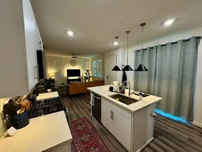 218 Box Ln in Sacramento, CA - Foto de edificio - Building Photo