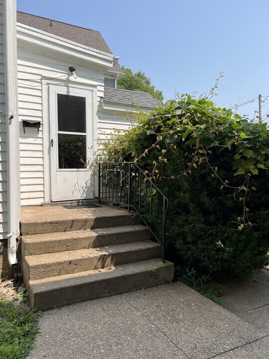 1258 University Ave in Dubuque, IA - Building Photo