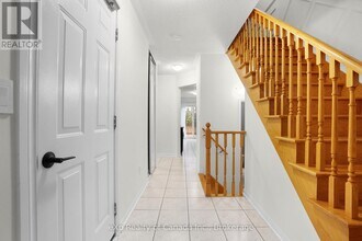 33 Piazza Crescent in Vaughan, ON - Building Photo - Building Photo