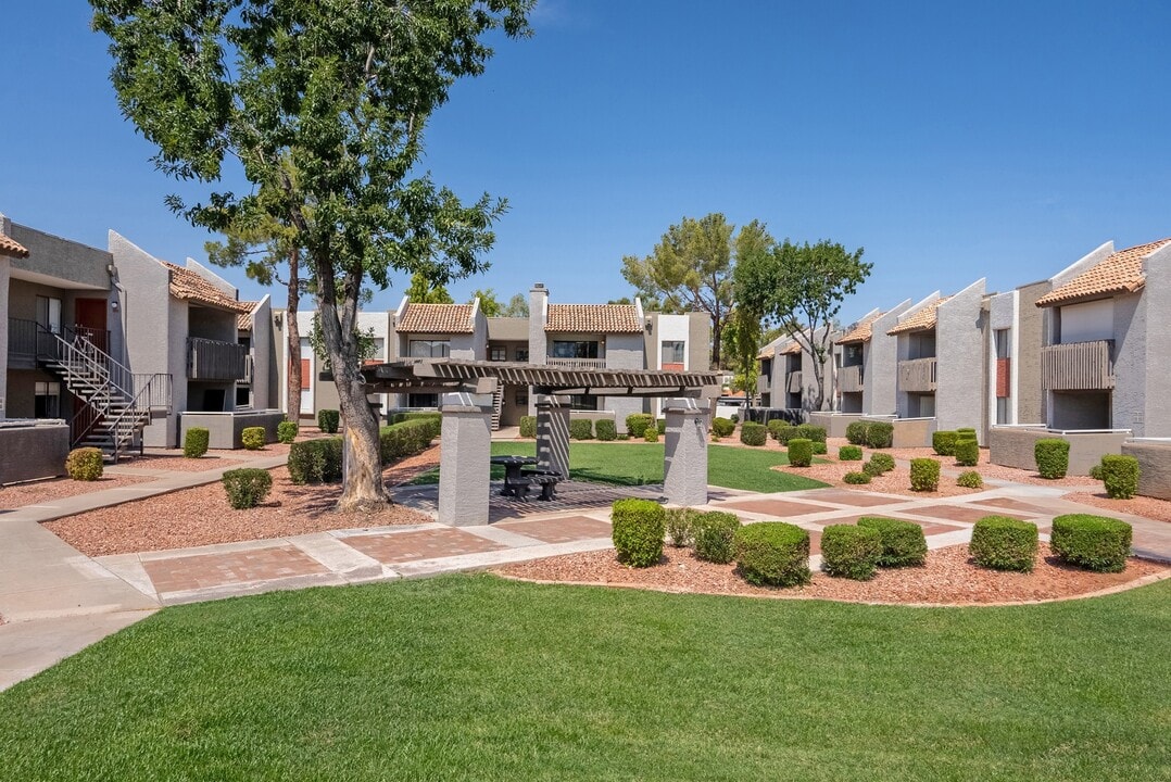 Park Tower Apartments in Chandler, AZ - Foto de edificio