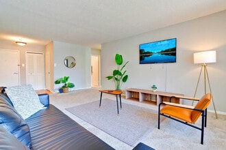 2111 Richmond Hwy in Arlington, VA - Building Photo - Building Photo