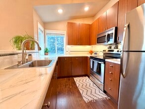 16101 Bothell Everett Hwy, Unit F302 in Mill Creek, WA - Foto de edificio - Building Photo