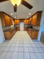 7632 Amazon Dr, Unit #1 in Huntington Beach, CA - Building Photo