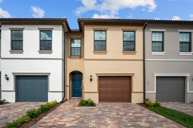 4837 Chantilly Rd in Wellington, FL - Foto de edificio - Building Photo