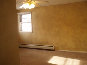 5 Norton Way, Unit Lakefront 1 Bdr. Apt. in Shrewsbury, MA - Building Photo - Building Photo