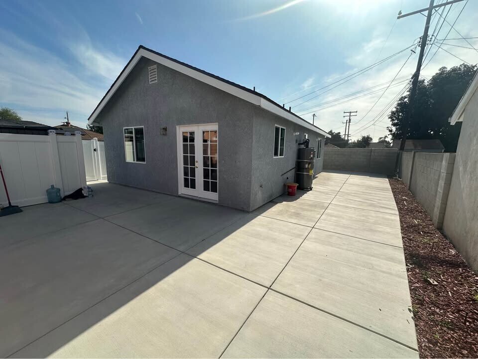 13809 Actina Ave in Bellflower, CA - Foto de edificio