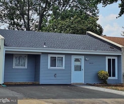 6020 Regents Park Rd in Centreville, VA - Building Photo