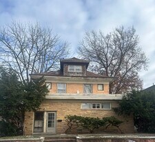 304 N 22nd St, Unit Nice /StylishApartment in Mattoon, IL - Building Photo