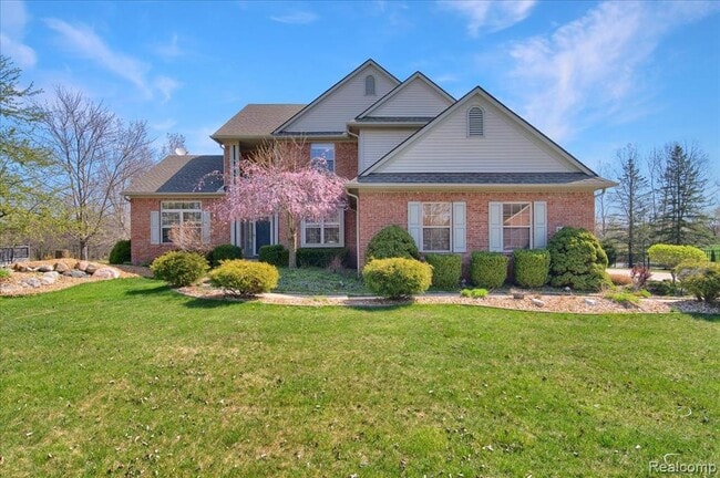 property at 2565 River Woods Dr N