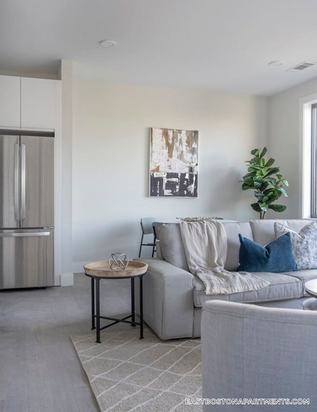 152 Liverpool St in Boston, MA - Foto de edificio - Building Photo