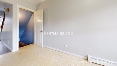 114 Main Rd S in Hampden, ME - Foto de edificio - Building Photo