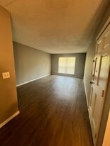 825 Red Bird Ln, Unit 825D in Norman, OK - Building Photo