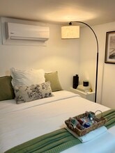 256 Aqueduct Rd, Unit 256 Aqueduct Rd in Cranston, RI - Foto de edificio - Building Photo