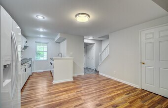 204 Parkwood Dr in Cranberry Township, PA - Building Photo - Building Photo