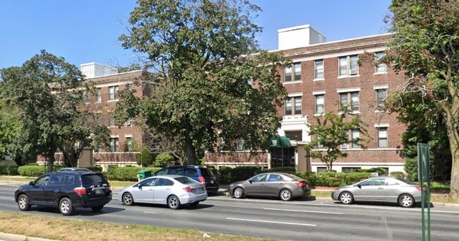property at 85 Fellsway W