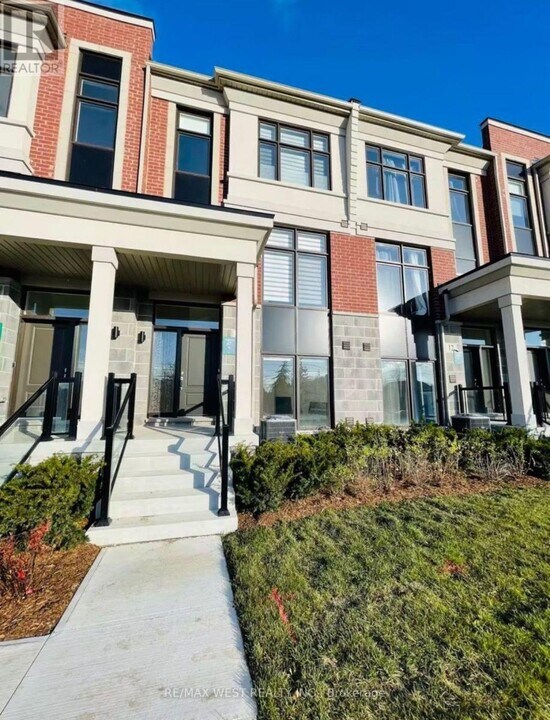 14 Pantheon Ln in Markham, ON - Building Photo