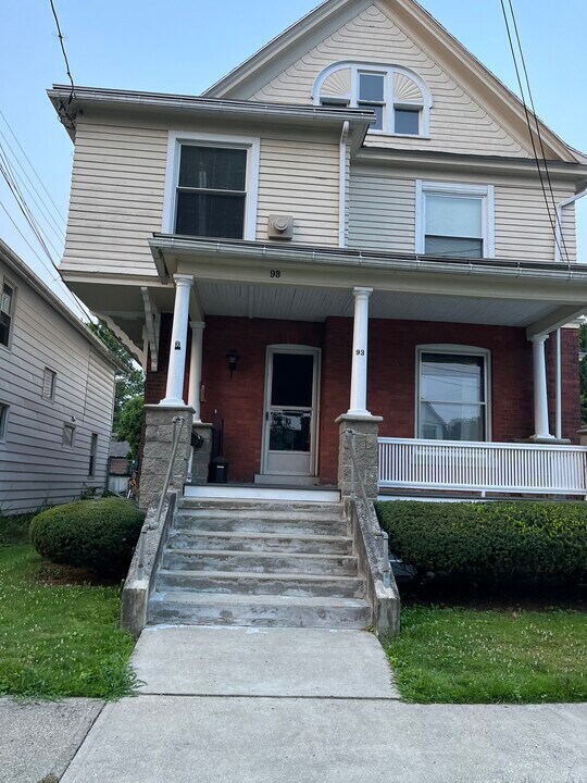 93 Maple St in Hornell, NY - Building Photo