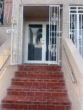 1062 W 42nd Pl in Hialeah, FL - Building Photo - Building Photo