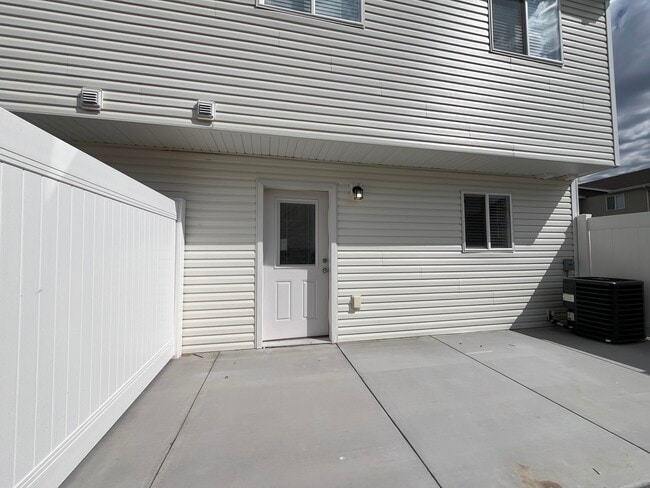 2015 Lawrence Ln in Blackfoot, ID - Building Photo - Building Photo